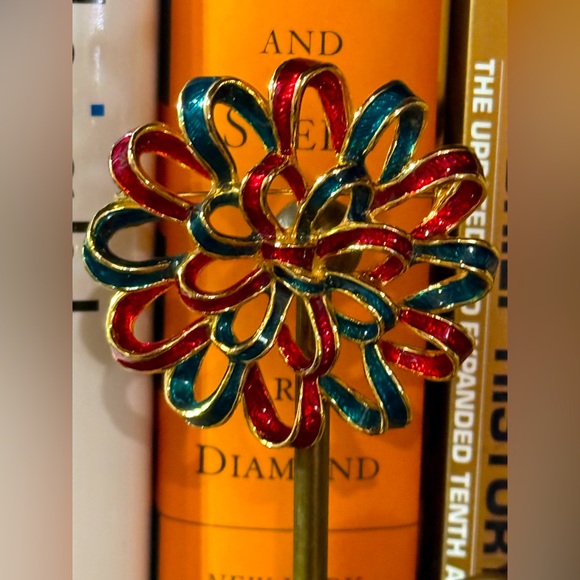 Christmas Vintage Guilloche Ribbon Brooch Gold Tone with Green & Red Enamel 2” - Picture 7 of 8